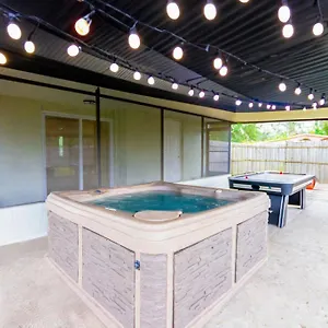 Delray Family House With Hot Tub Holiday home