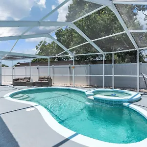 Stunning Modern In With Pool - Just 5 Minutes From Airport! Holiday home