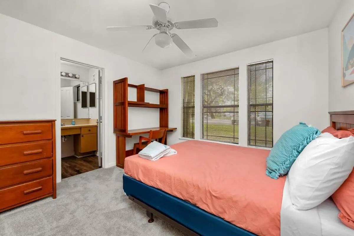 Apartment Budget Friendly Sleeps 8 Discounts Available Tampa United States