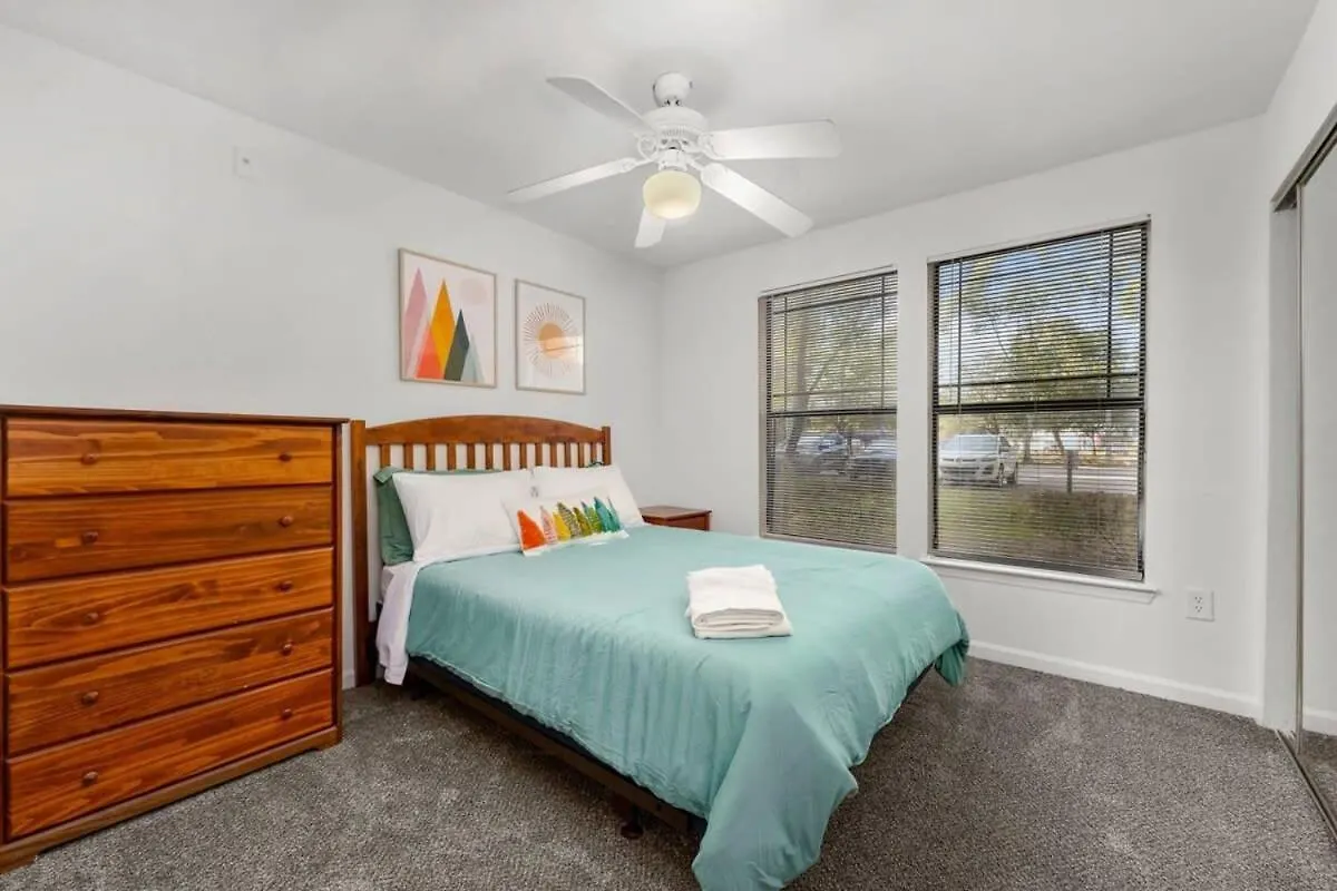 Apartment Budget Friendly Sleeps 8 Discounts Available Tampa United States