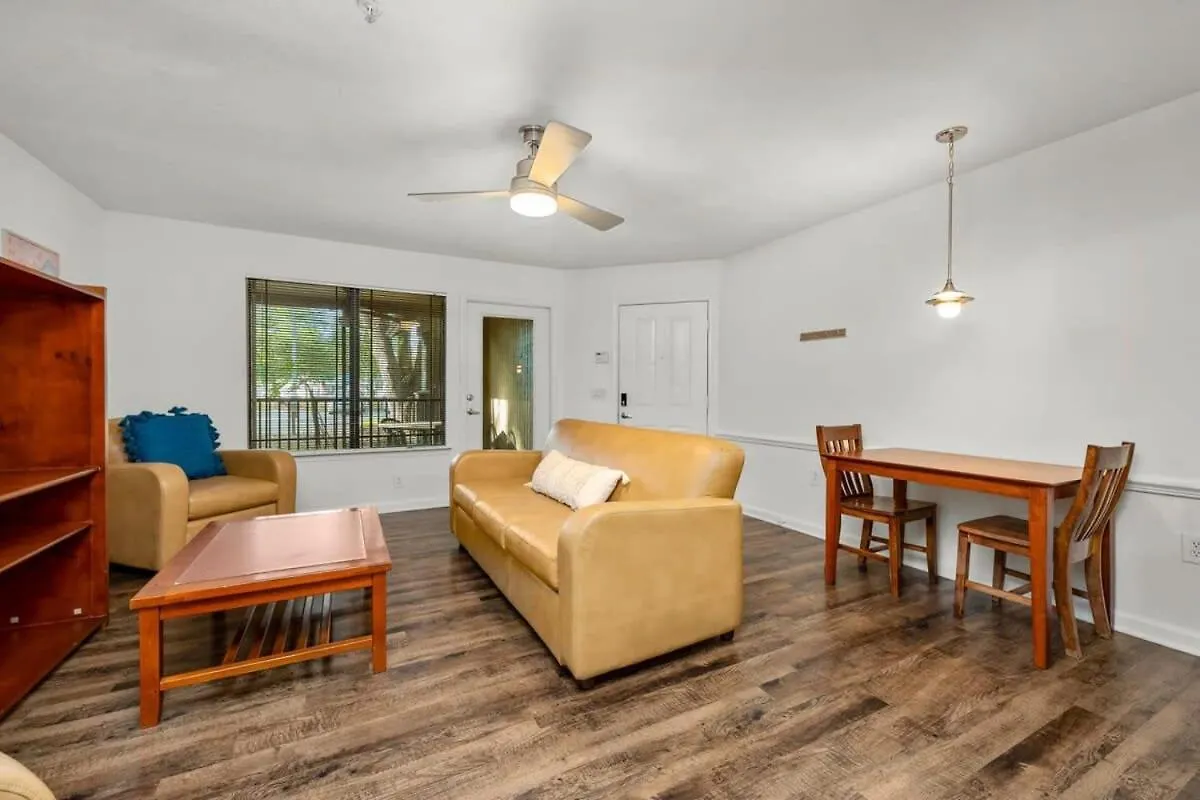 Apartment Budget Friendly Sleeps 8 Discounts Available Tampa