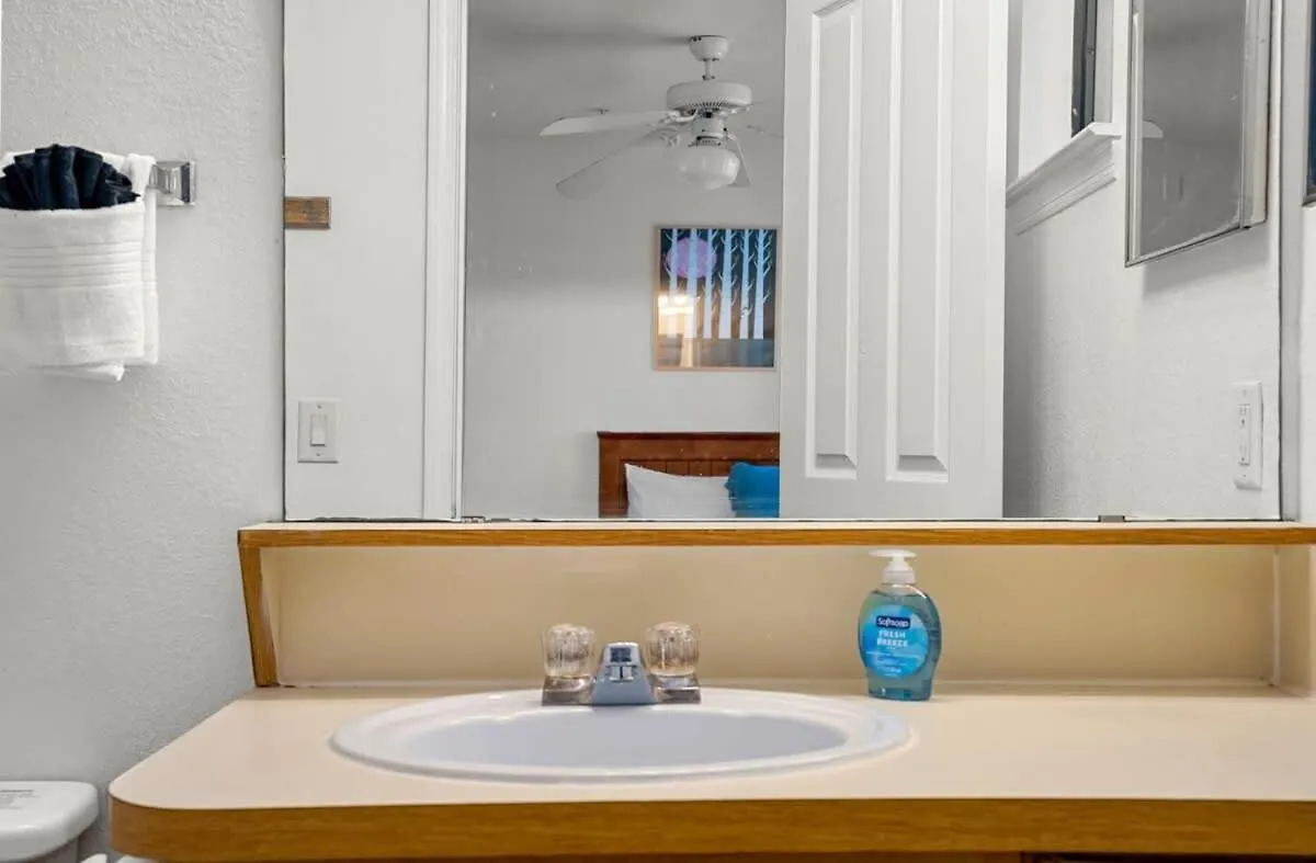 Apartment Budget Friendly Sleeps 8 Discounts Available Tampa