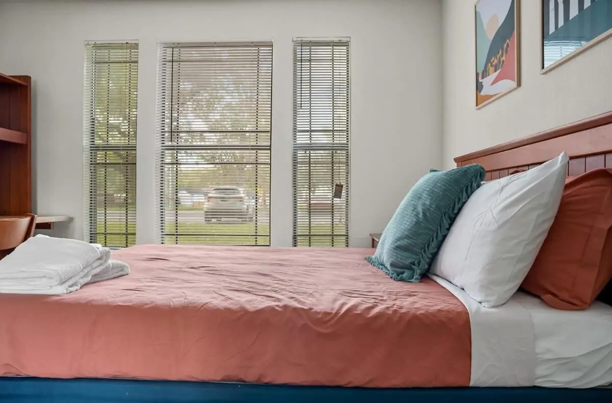 Budget Friendly Sleeps 8 Discounts Available Tampa 0*,