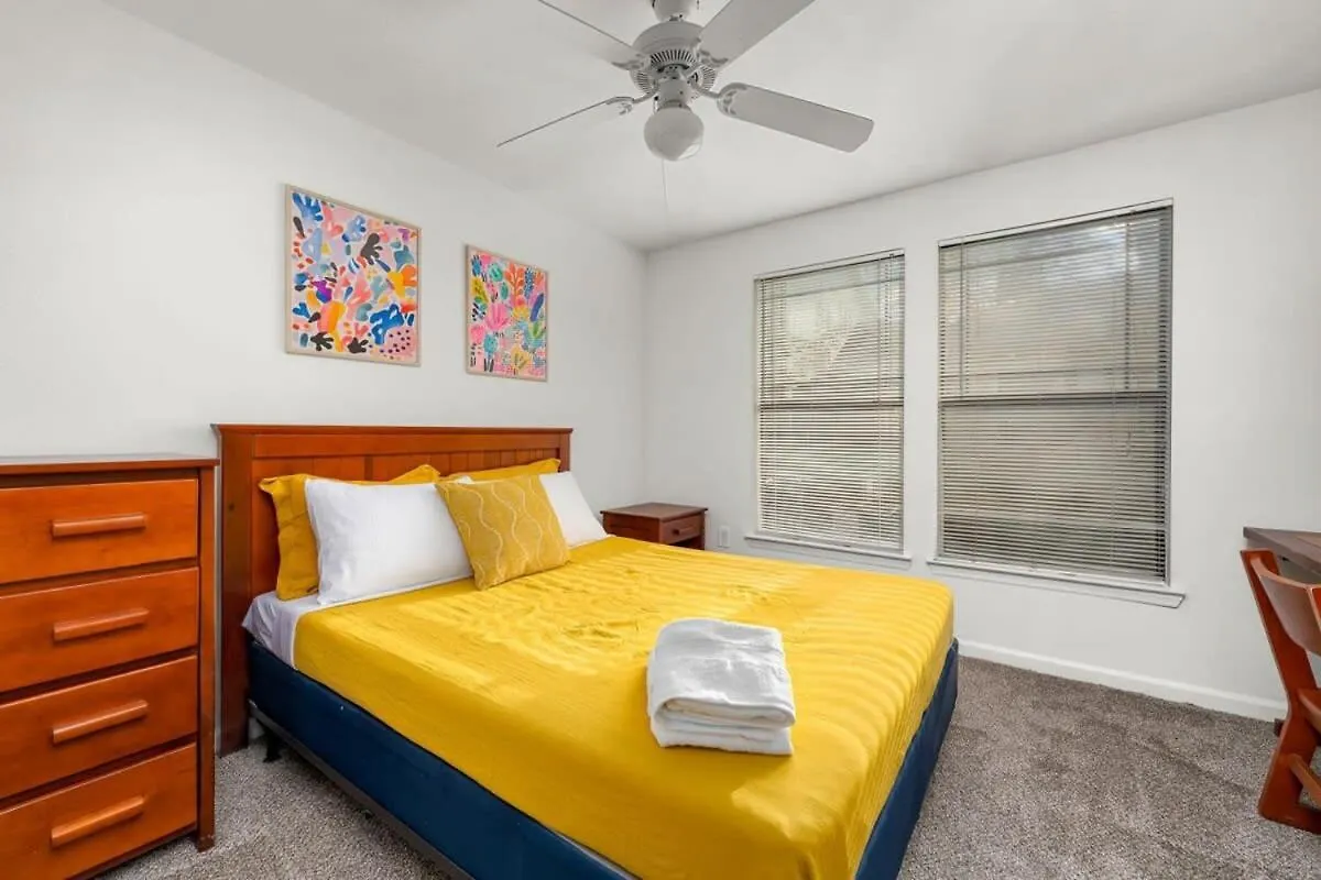 Budget Friendly Sleeps 8 Discounts Available Tampa Apartment