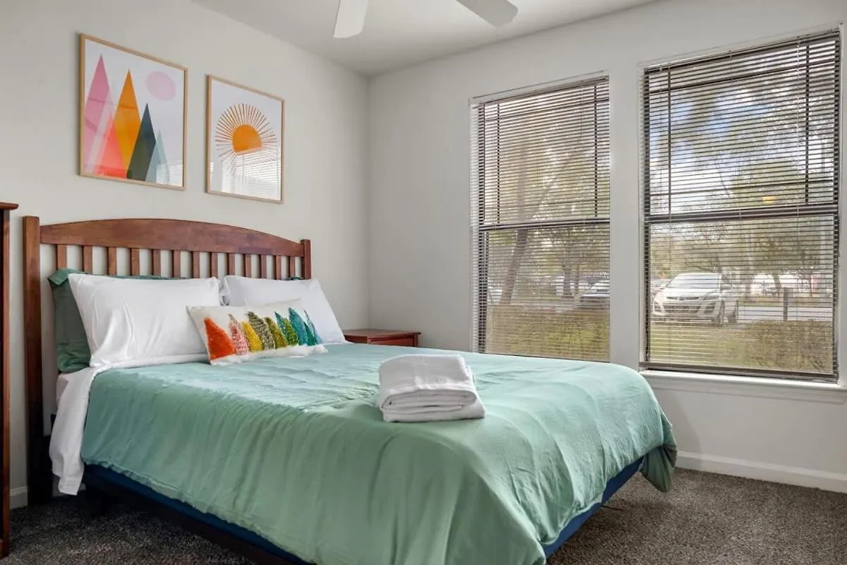 Apartment Budget Friendly Sleeps 8 Discounts Available Tampa United States